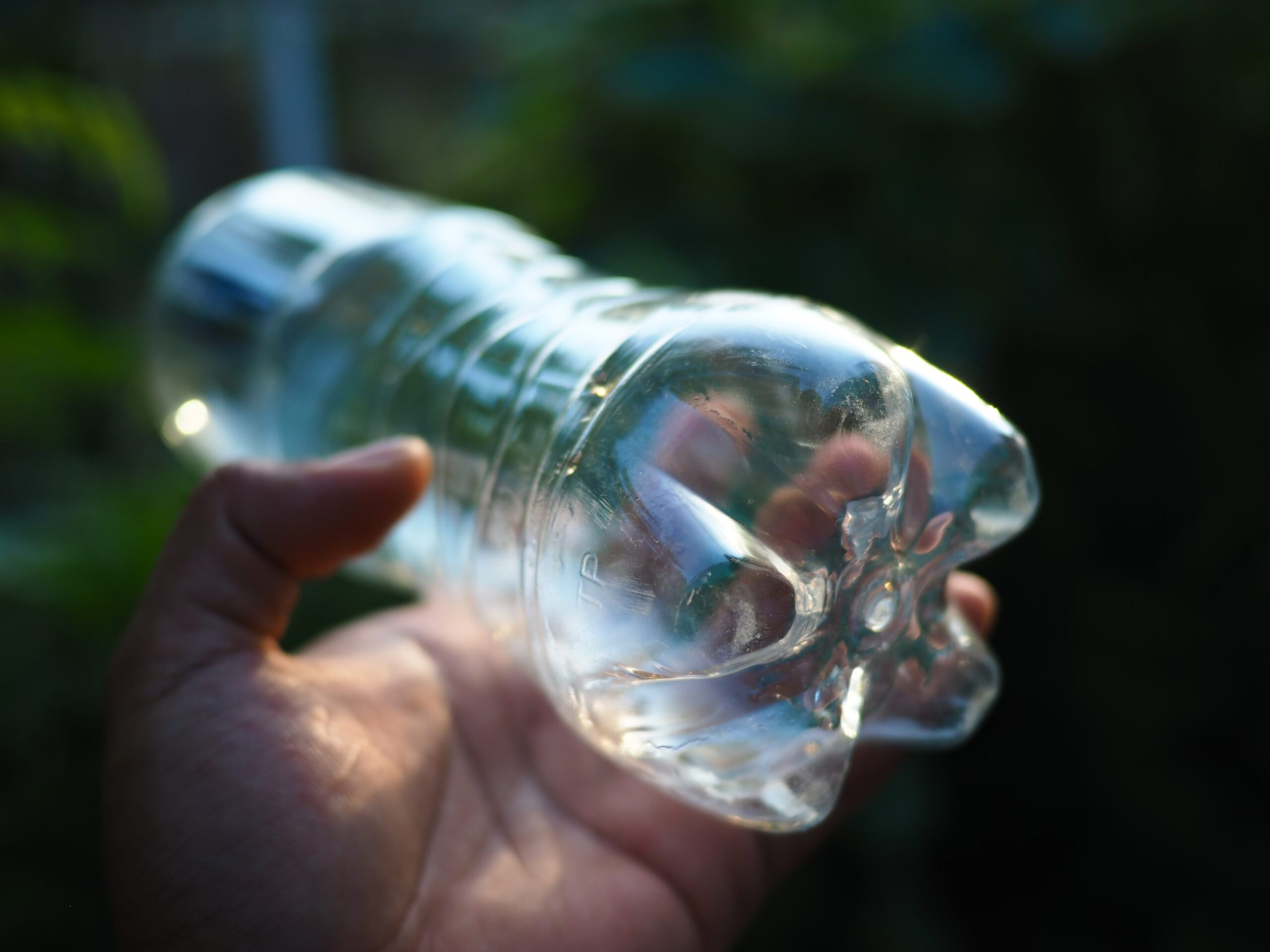 Why Some Plastic Bottles Have 5-Prong Bottoms: Engineering That Makes Them More Durable