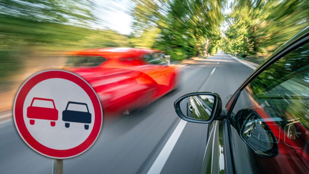 The overtaking meter detects overtaking with sensors in the asphalt and cameras: where it is and what is at risk