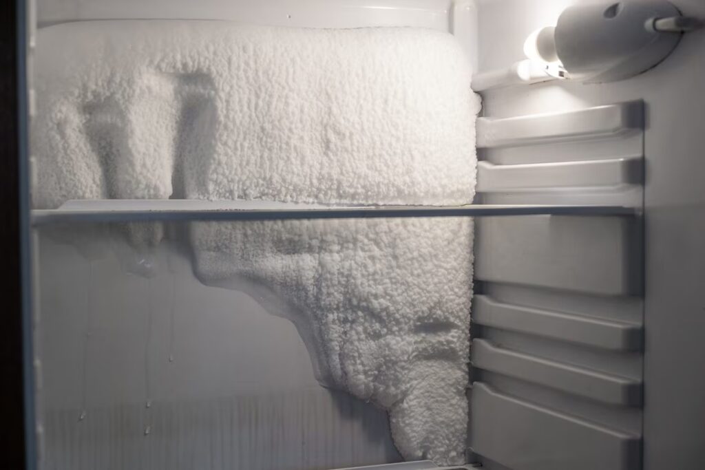 Why does the refrigerator make ice: the cause is humid air, how to prevent it from accumulating on the walls