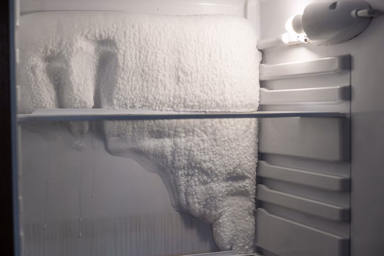 Why does the refrigerator make ice: the cause is humid air, how to prevent it from accumulating on the walls