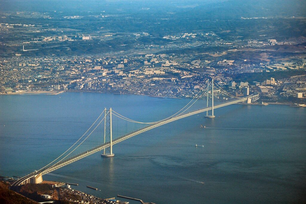 Akashi Kaikyō Bridge, the longest suspension bridge in Japan and the second in the world: 3911m from Kobe to Awaji
