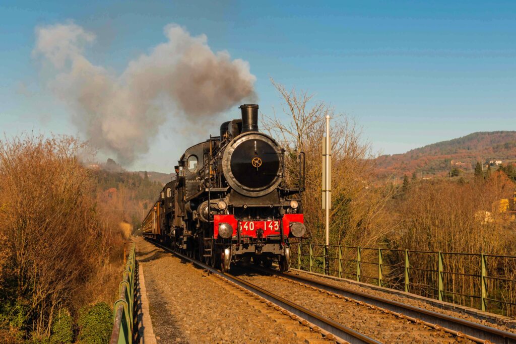 From the Parks railway to the Monferrato railway, 13 lines of historic trains that travel for 1000 km