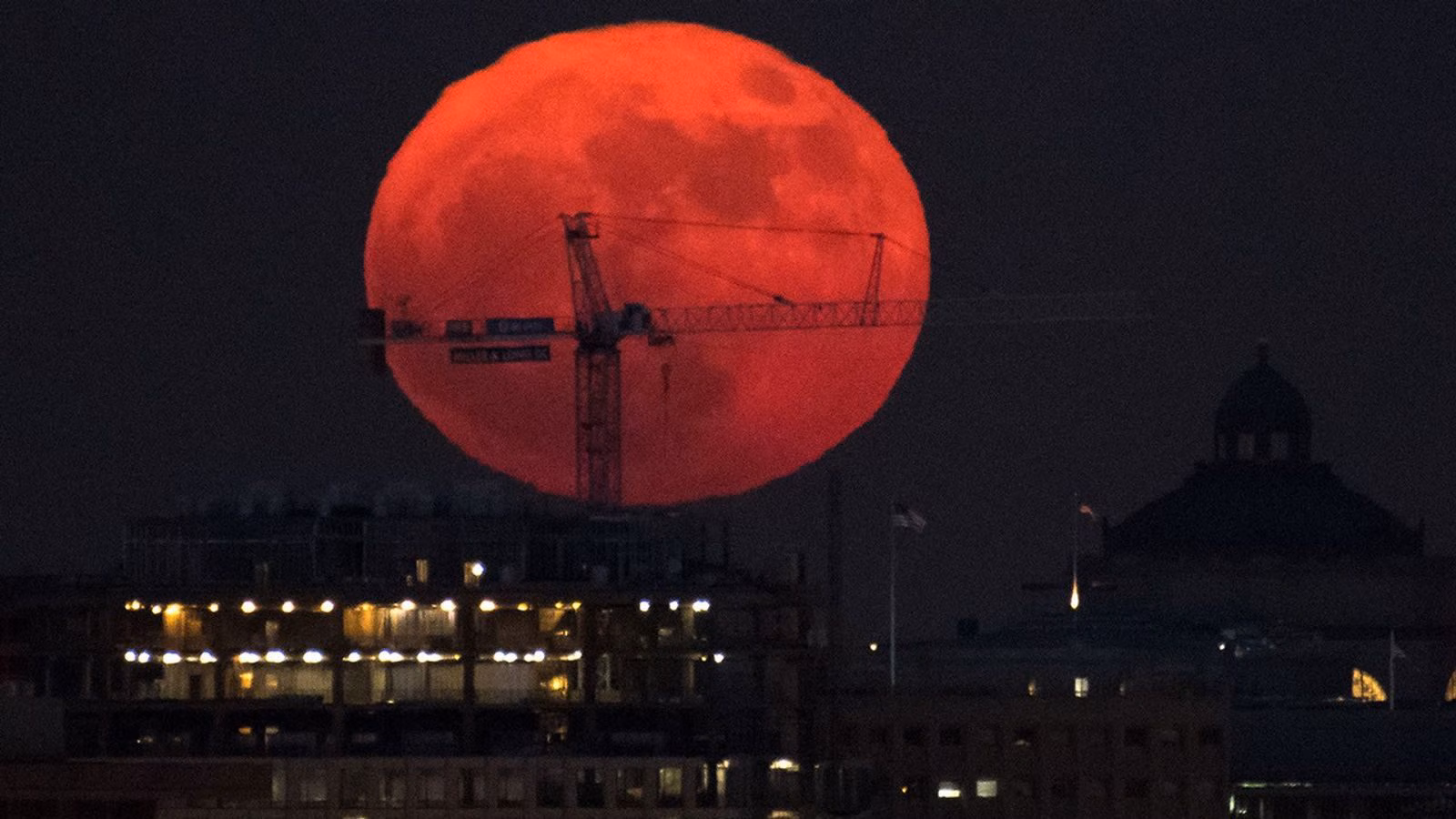 Why the Moon turns red during a lunar eclipse and when it happens: It's the Rayleigh optical phenomenon