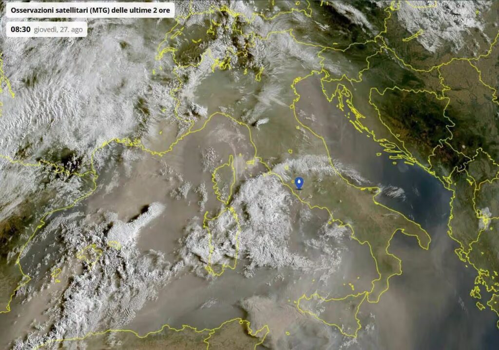Because the skies of Italy are yellow: the dust from the Sahara arrives and worsens the heat, however long it lasts
