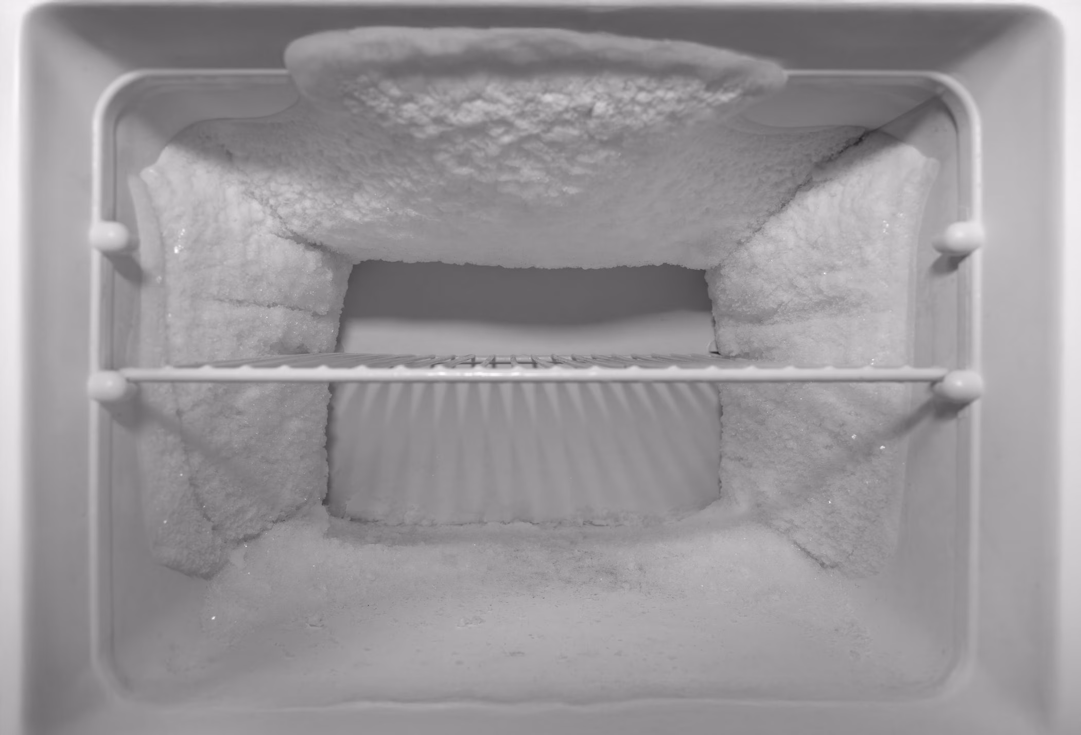 How to defrost the freezer quickly and safely and what to avoid to avoid damaging the interior