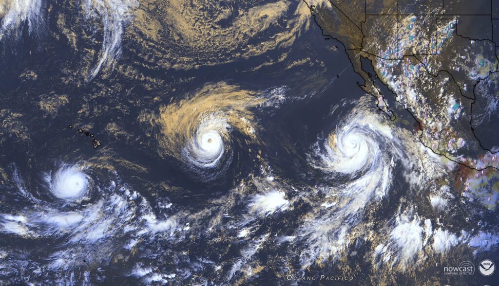 Why are there 3 hurricanes together in the Pacific due to El Niño: Lowell, Karina and Marie towards Hawaii