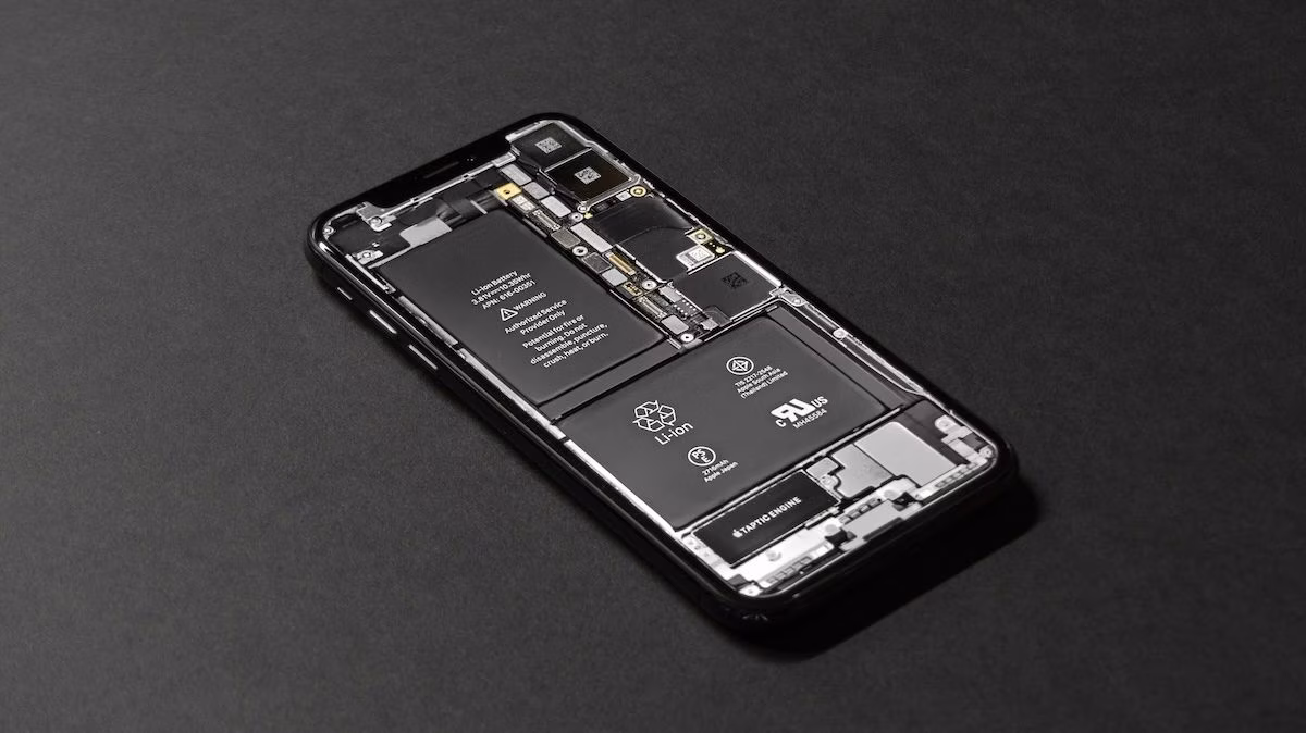 Why your phone's battery ages even when it's not used: what happens inside it