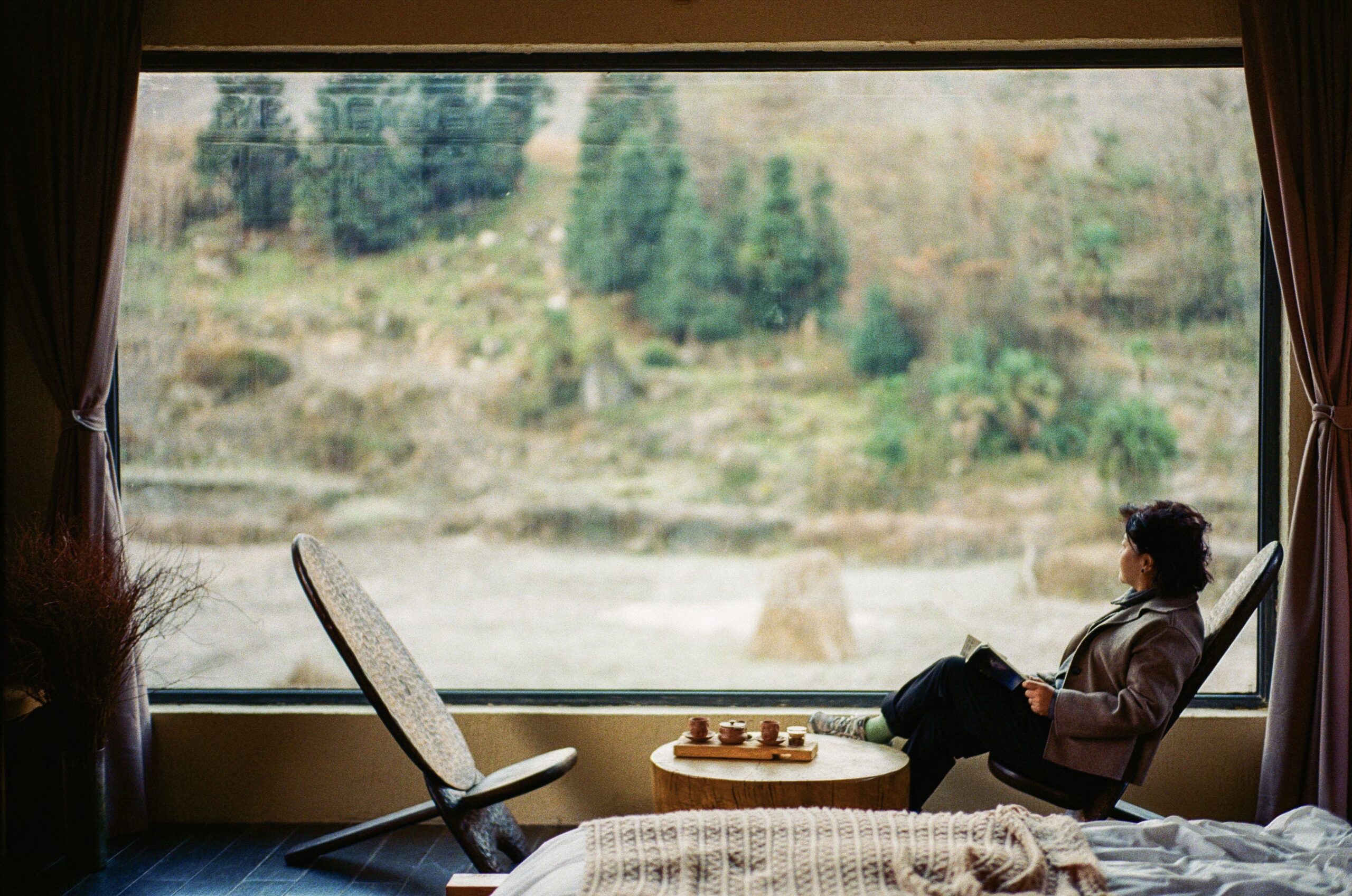 Because nostalgia makes us feel good and bad: according to studies, the emotion changes based on the present