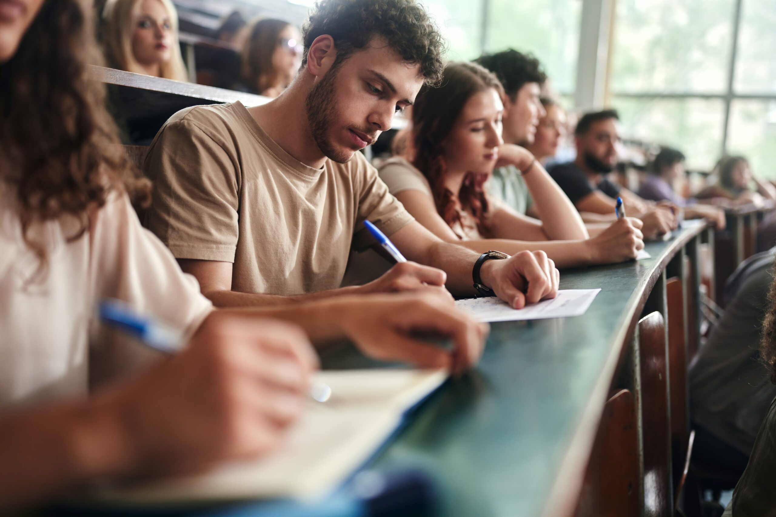 Italian students do well in reading, but digital puts them in difficulty: PISA 2025 data