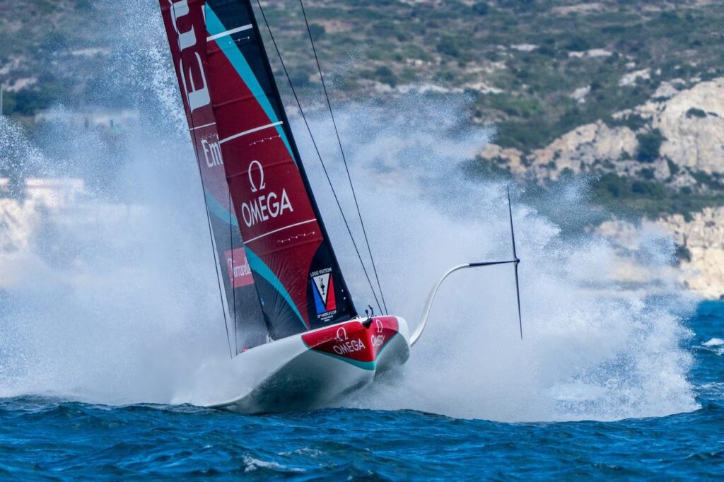 The AC40 "flying" boats of the America's Cup regattas in Naples: what they are and the differences with the AC75s