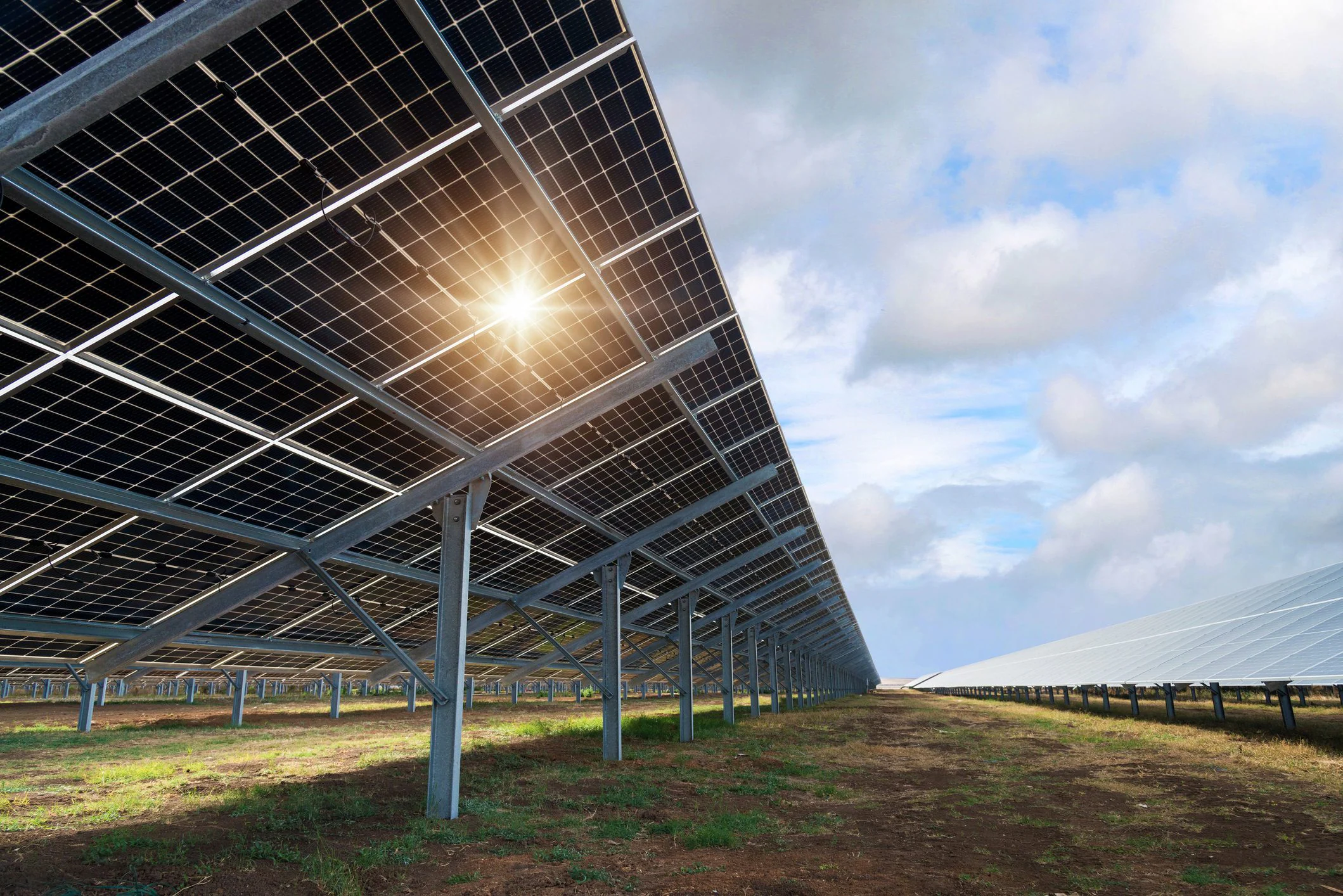 What are bifacial solar panels and how much more energy they produce: up to +30% depending on height