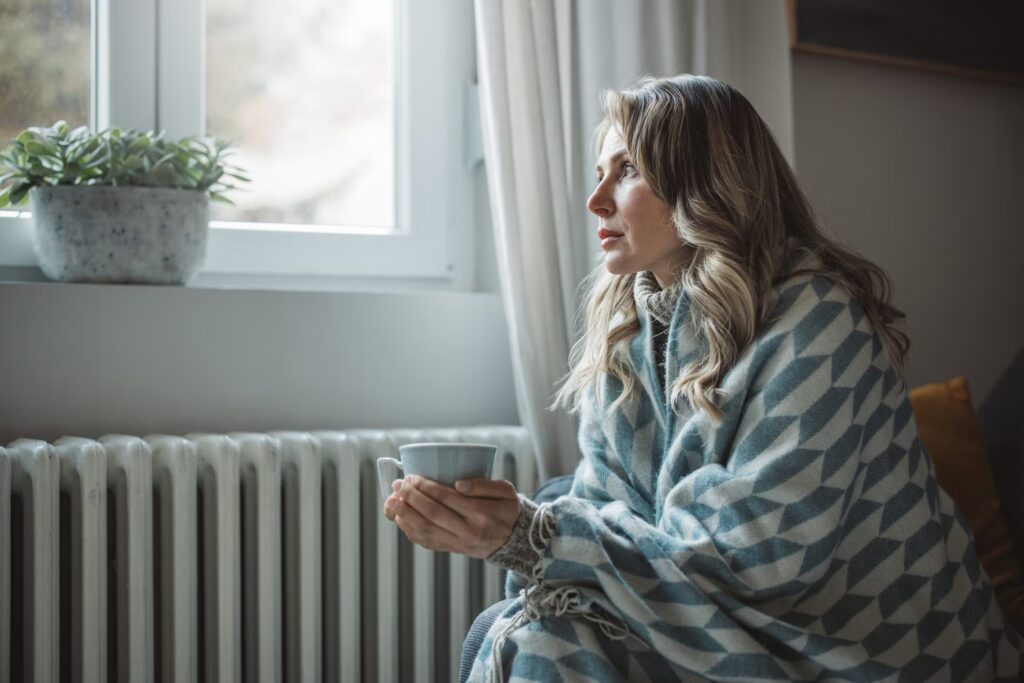 Why radiators are often found under windows in our homes: the physical explanation