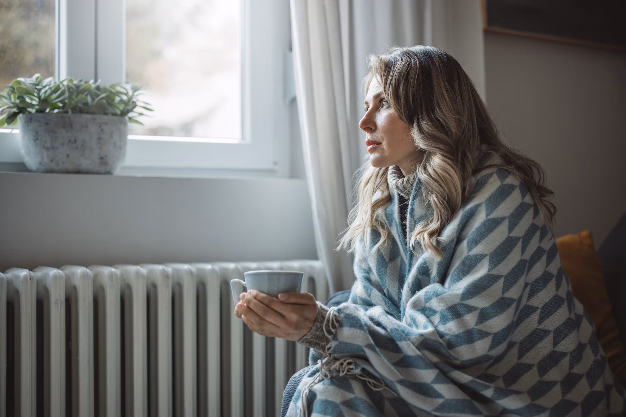 Why radiators are often found under windows in our homes: the physical explanation