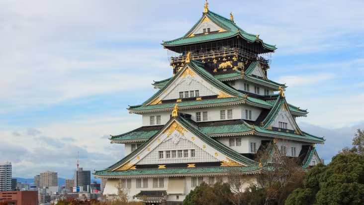How Osaka Castle was built in 1583 and how it resists earthquakes: it has 108-ton megaliths