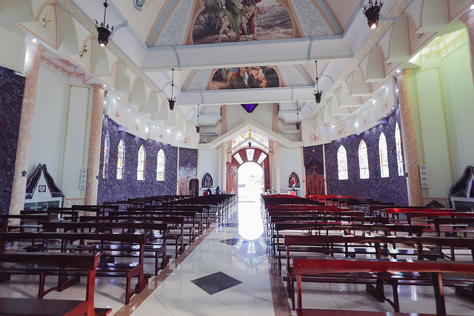 Overview of the interior of the building. Credits: Turismo em Ametista do Sul.
